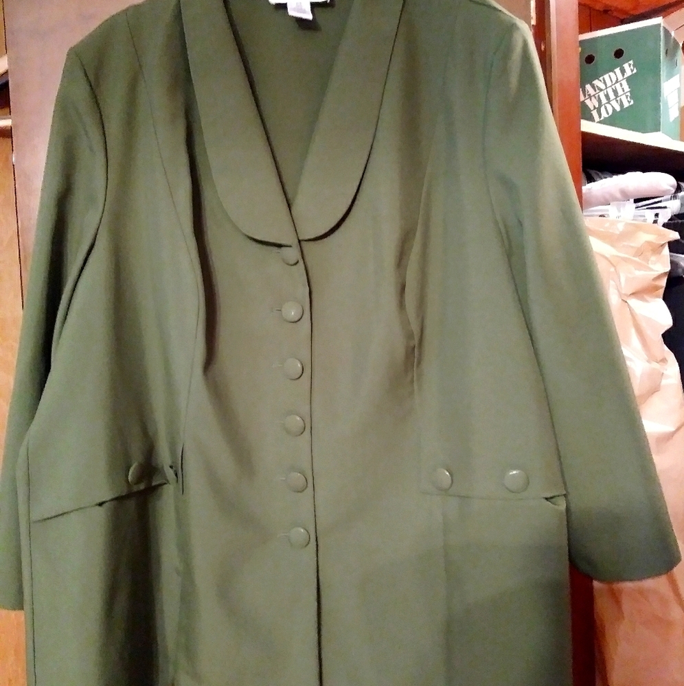 Skirt suit